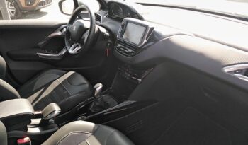 Peugeot 2008 ALLURE PURETECH 1.2 110CV 5P lleno
