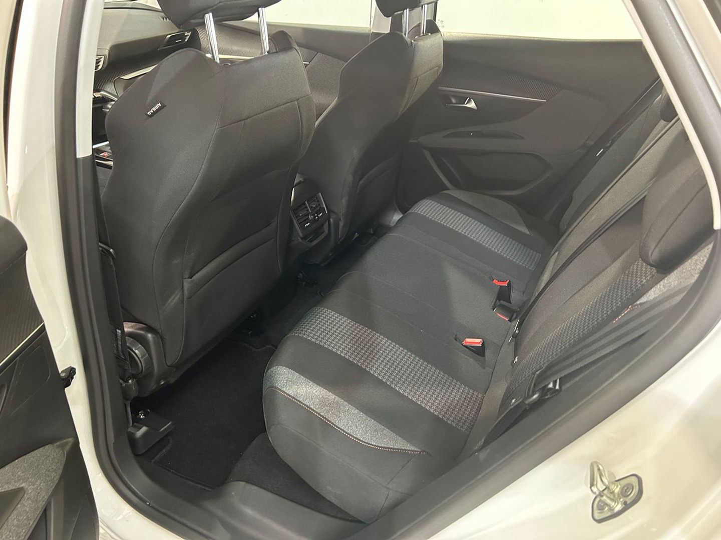 Peugeot 3008 1.5BlueHDi Active S&S 130 CV lleno