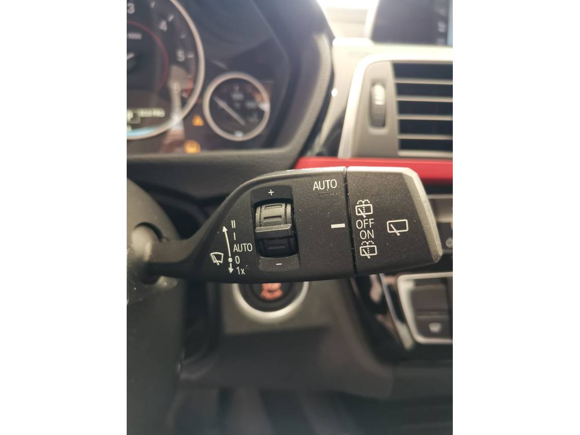 BMW 318d Touring lleno