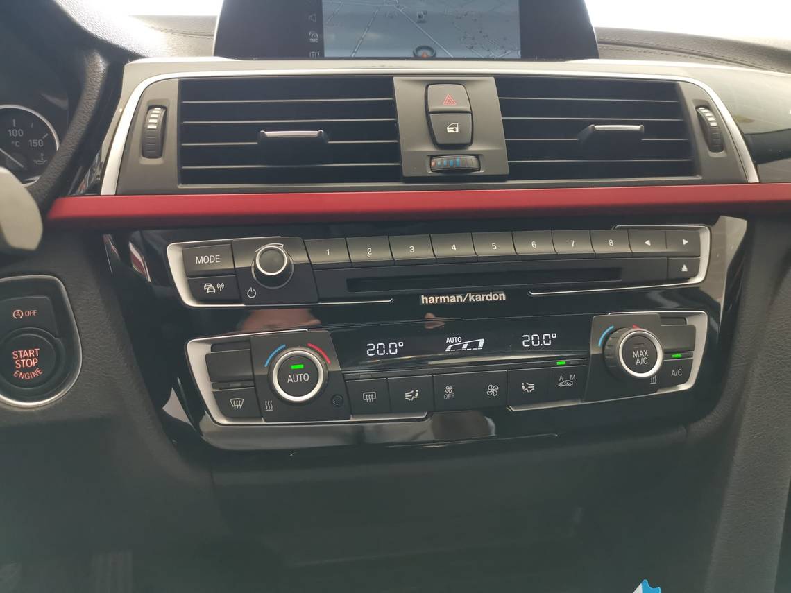 BMW 318d Touring lleno