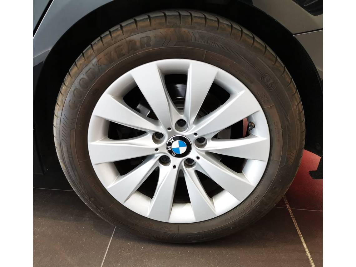 BMW 318d Touring lleno