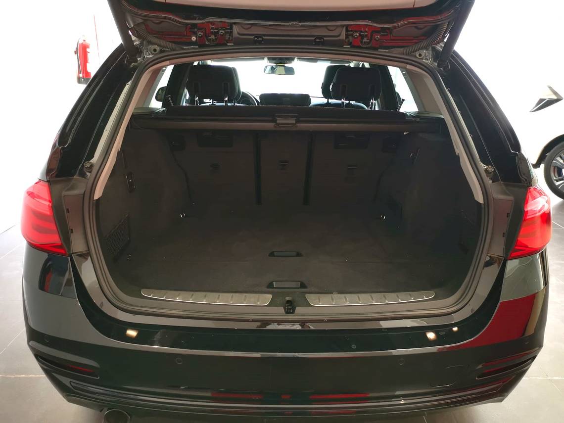 BMW 318d Touring lleno