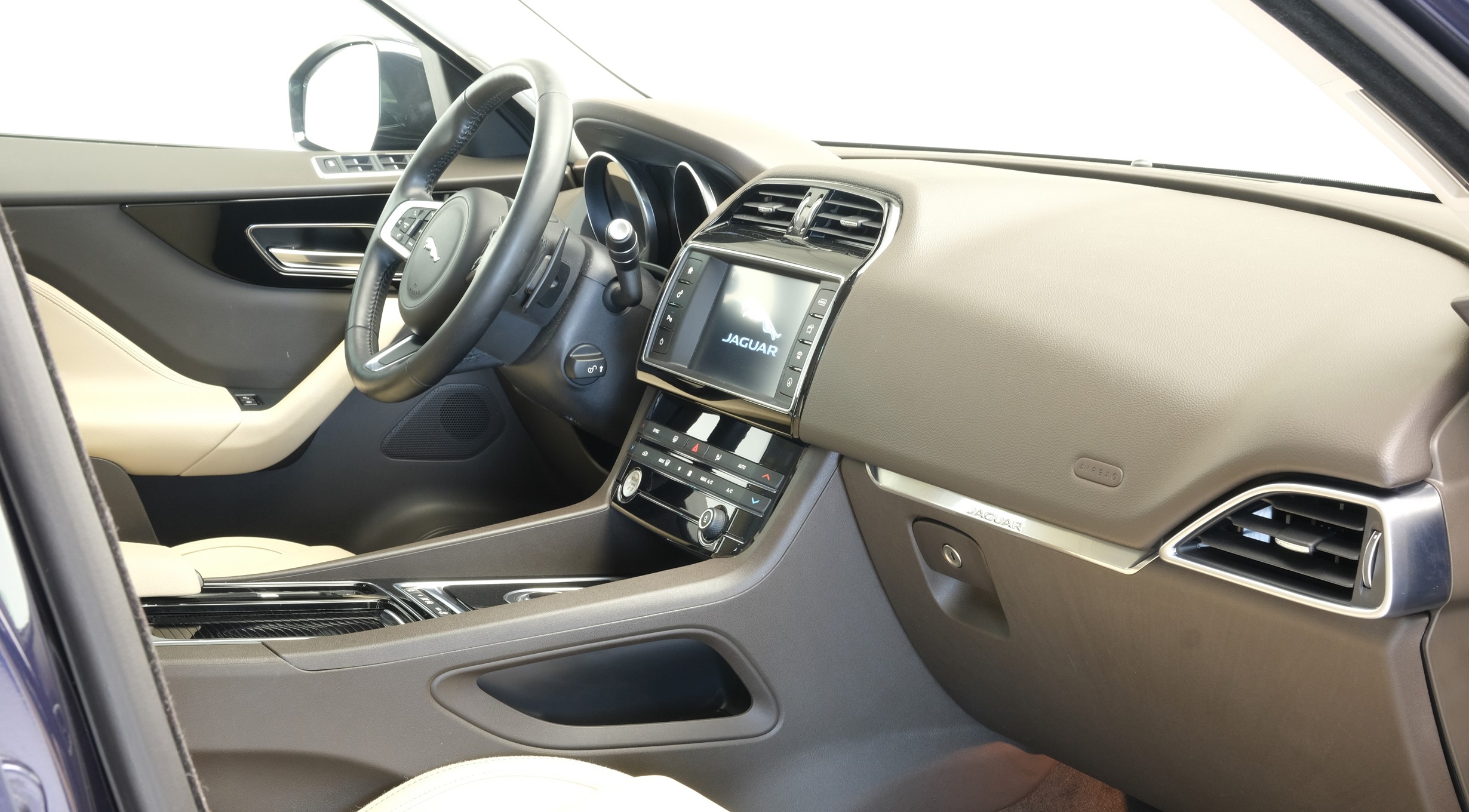 Jaguar F-PACE TODOTERRENO 2.0T 184KW PRESTIGE 4WD AUTO 250 5P lleno