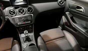 Mercedes-Benz Clase A A 180 d Style lleno