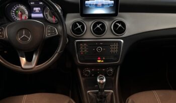 Mercedes-Benz Clase CLA 200 d Urban Shooting Brake lleno