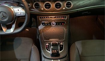 Mercedes-Benz Clase E 300 de lleno