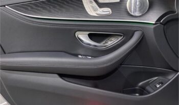 Mercedes-Benz Clase E 300 de lleno