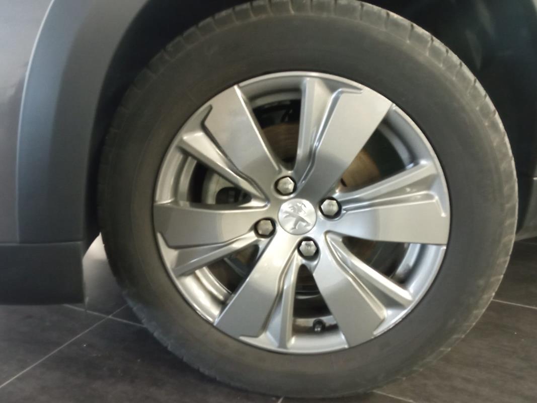 Peugeot 2008 Signature PureTech 110 S&S 6 Vel. MAN