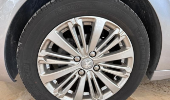 Peugeot 208  1.2L PureTech 82cv Signature lleno