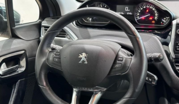 Peugeot 208  1.2L PureTech 82cv Signature lleno