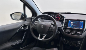 Peugeot 208  1.2L PureTech 82cv Signature lleno
