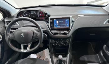 Peugeot 208  1.2L PureTech 82cv Signature lleno