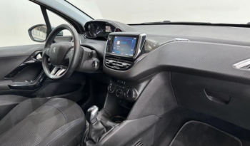 Peugeot 208  1.2L PureTech 82cv Signature lleno