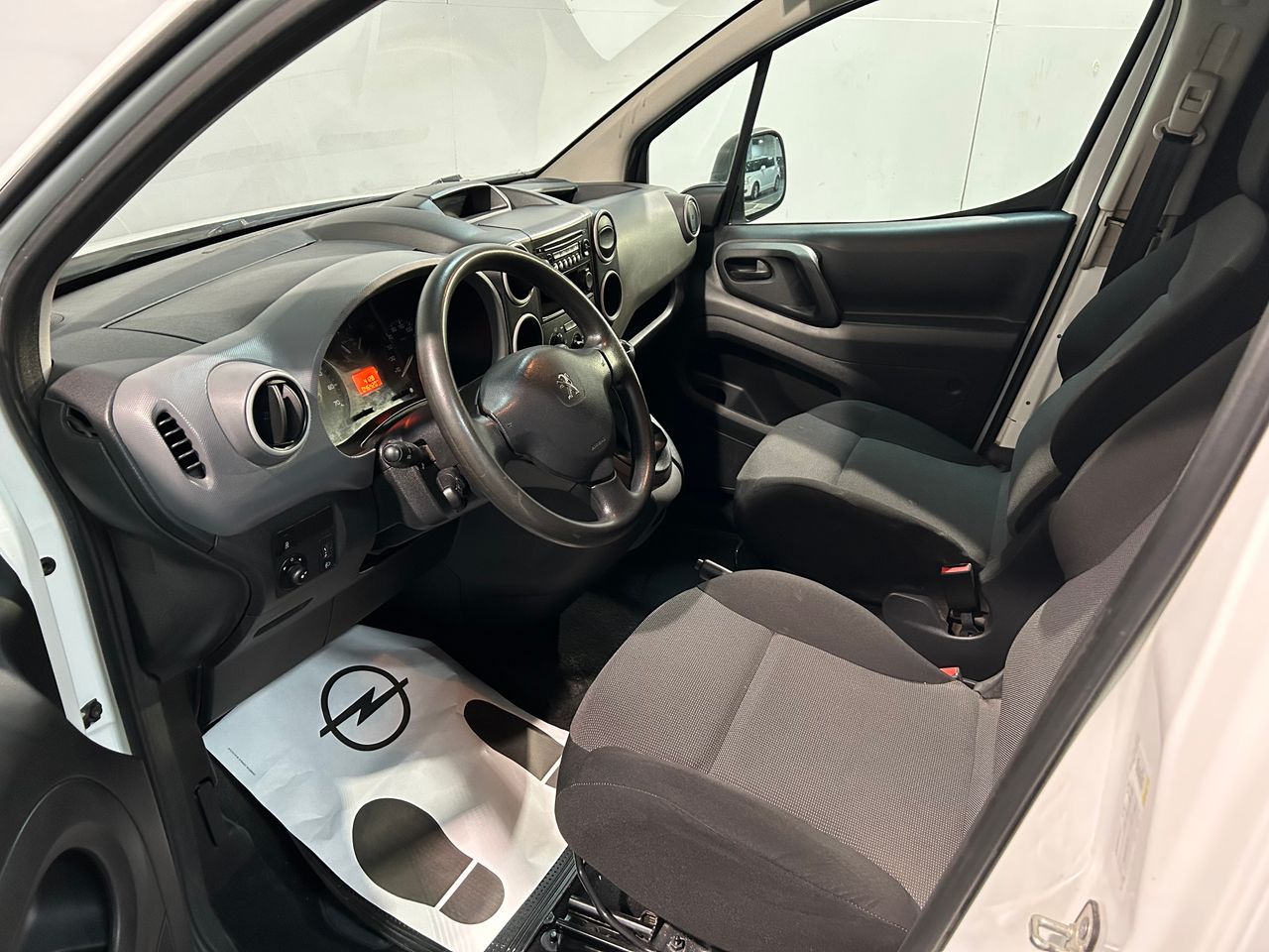 Peugeot Partner Partner Furgón 1.6BlueHDI Confort L1 100 lleno