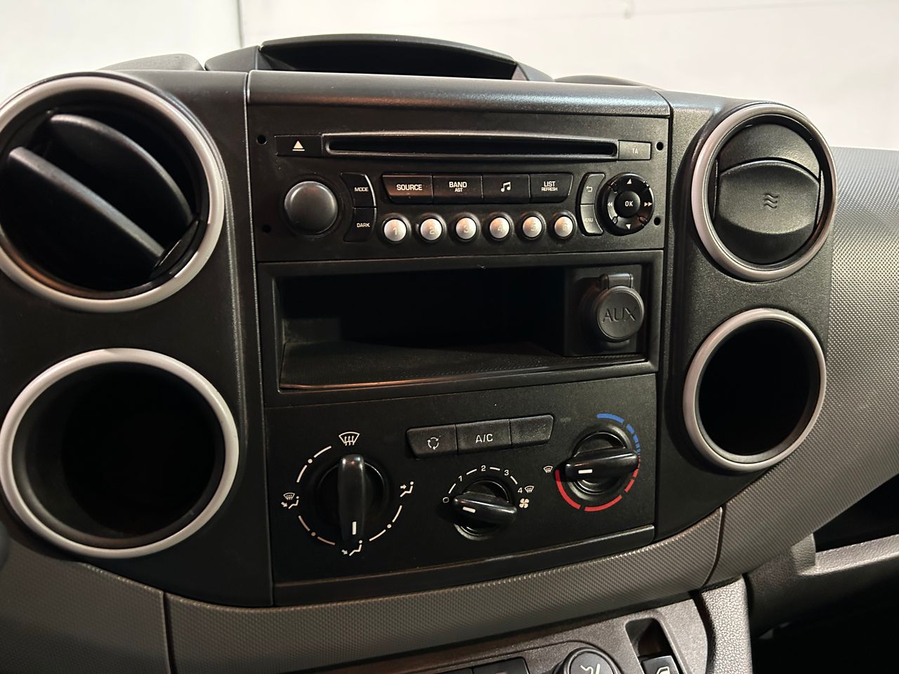 Peugeot Partner Partner Furgón 1.6BlueHDI Confort L1 100 lleno