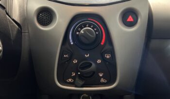 Toyota Aygo 70 x-play lleno