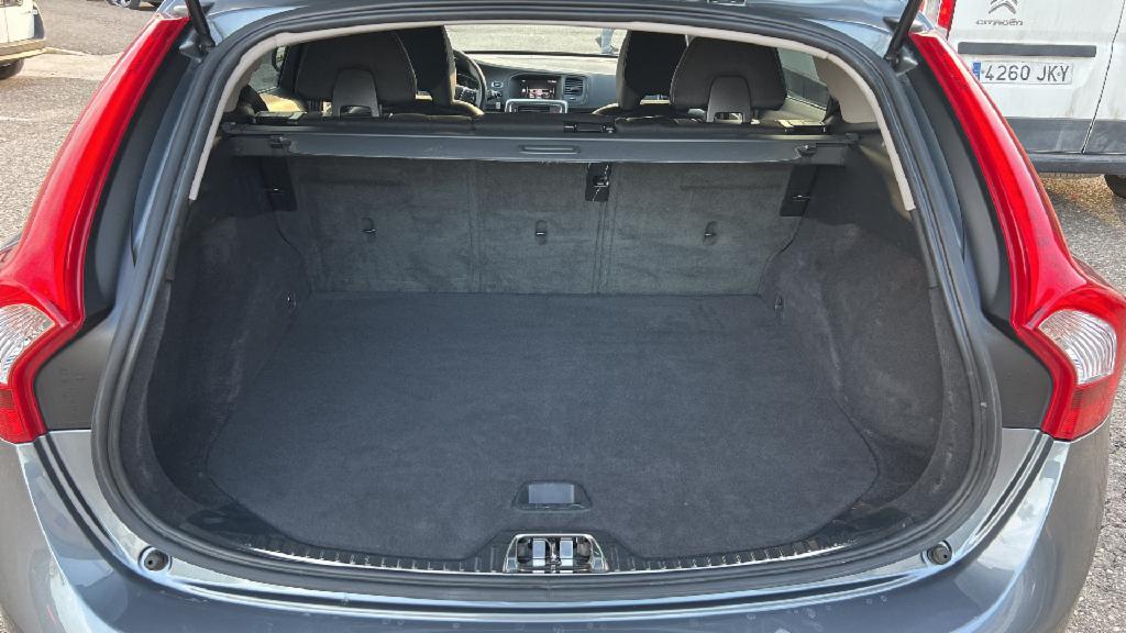 Volvo V60 2.0 D3 MOMENTUM AUTO 150 5P