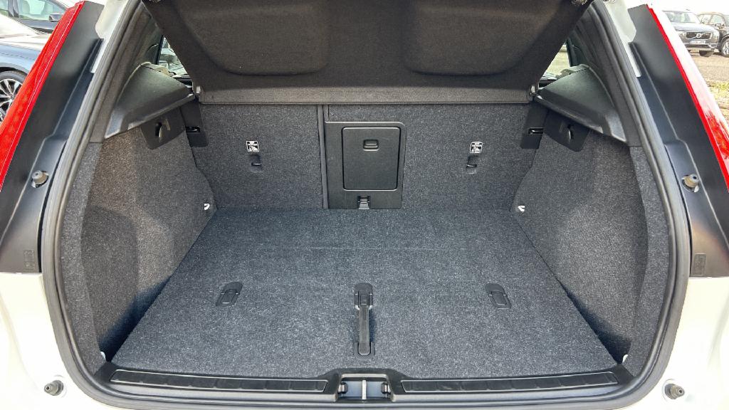 Volvo XC70 T4 MOM AUT AC120D126 lleno