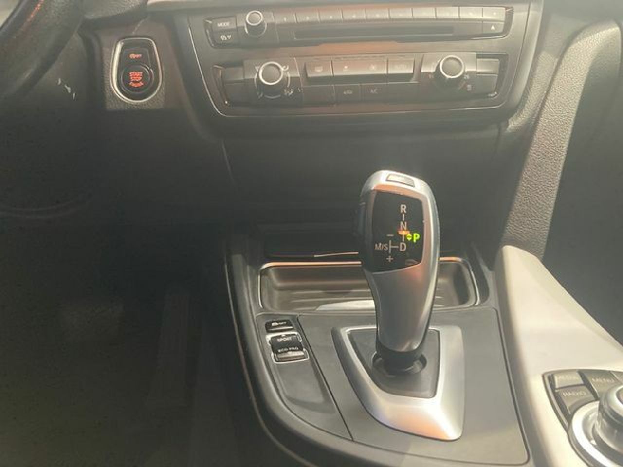 BMW Serie 3 318d Touring 105 kW (143 CV) lleno