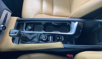 Volvo XC-90 todoterreno 2.0 T5 MOMENTUM 4WD AUTO 5P 7 Plazas lleno