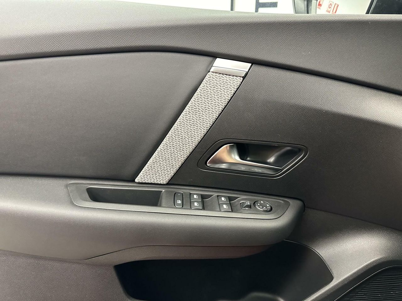 Citroën C4 1.2 PURETECH 130 EAT8 PLUS GPS LL18 RADAR AR+CAM KEYLESS lleno