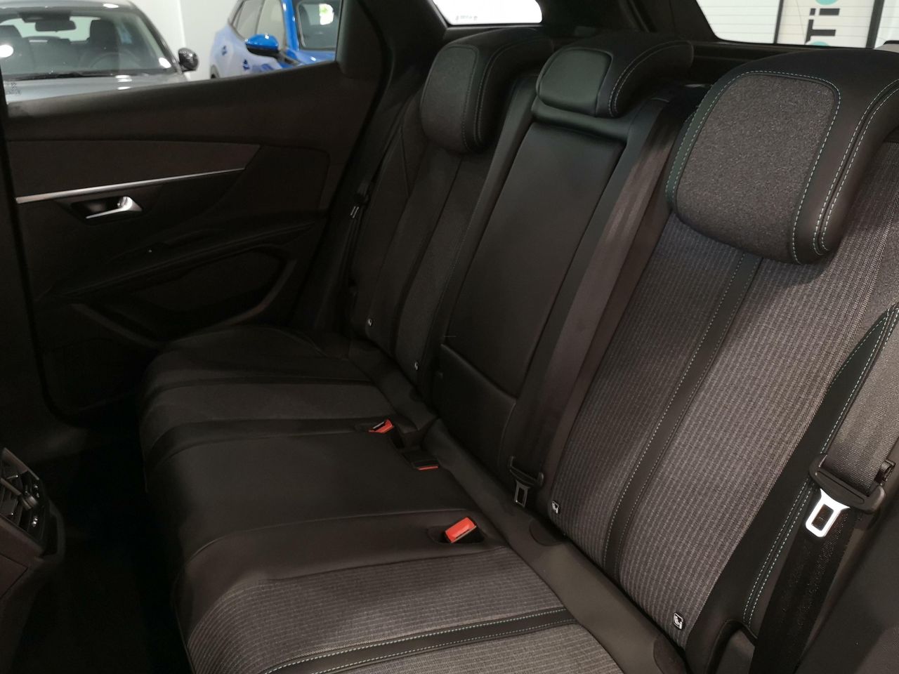 Peugeot 3008 1.2 PURETECH 130 ALLURE PACK GPS LL18 RADAR AR+CAM KEYLESS lleno