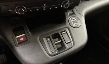 Peugeot Partner N BEV 50KWH 136 800KG STANDARD MIRROR RADAR AR CARGA 11KW lleno